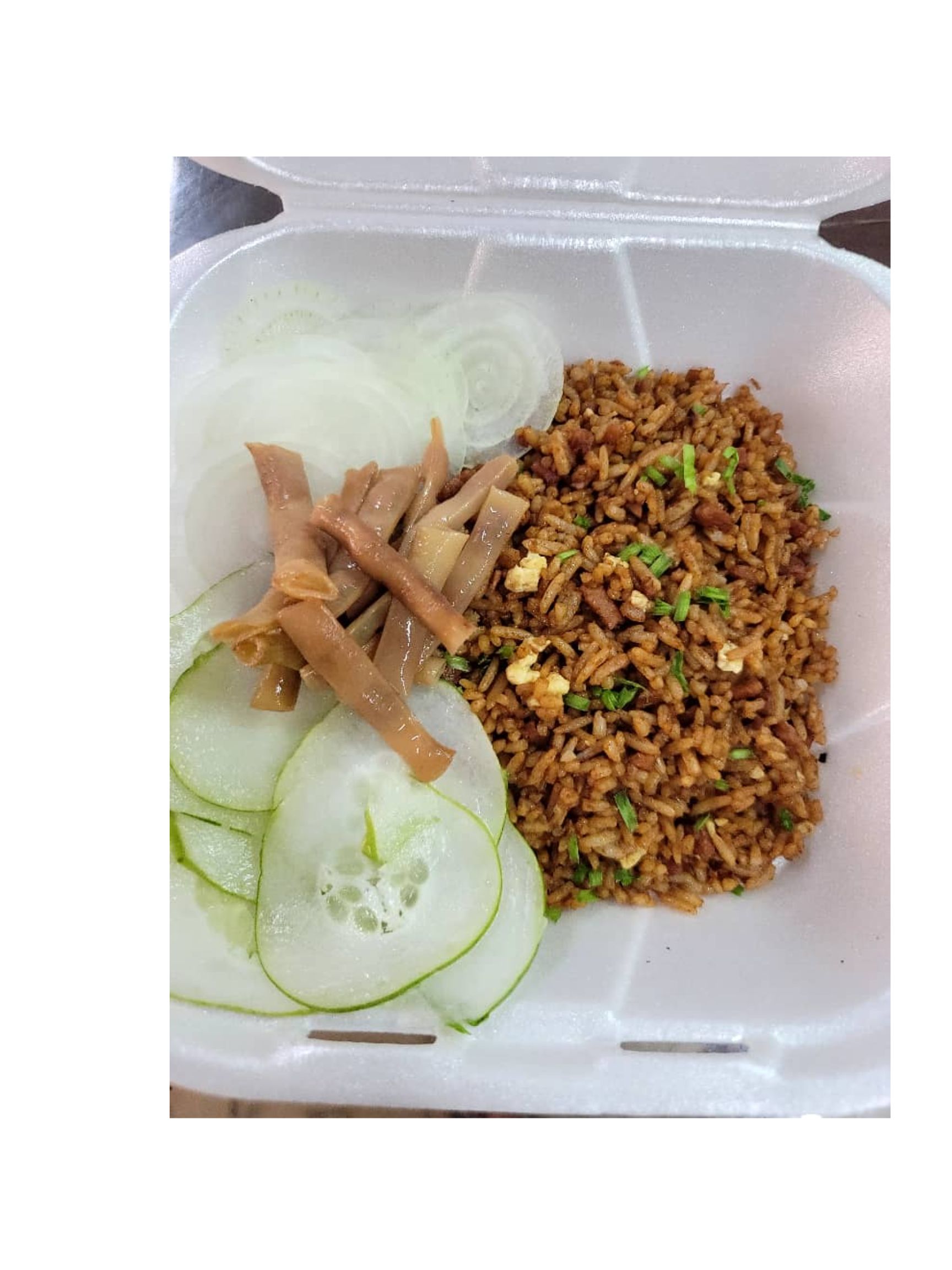 Comida con encurtidos